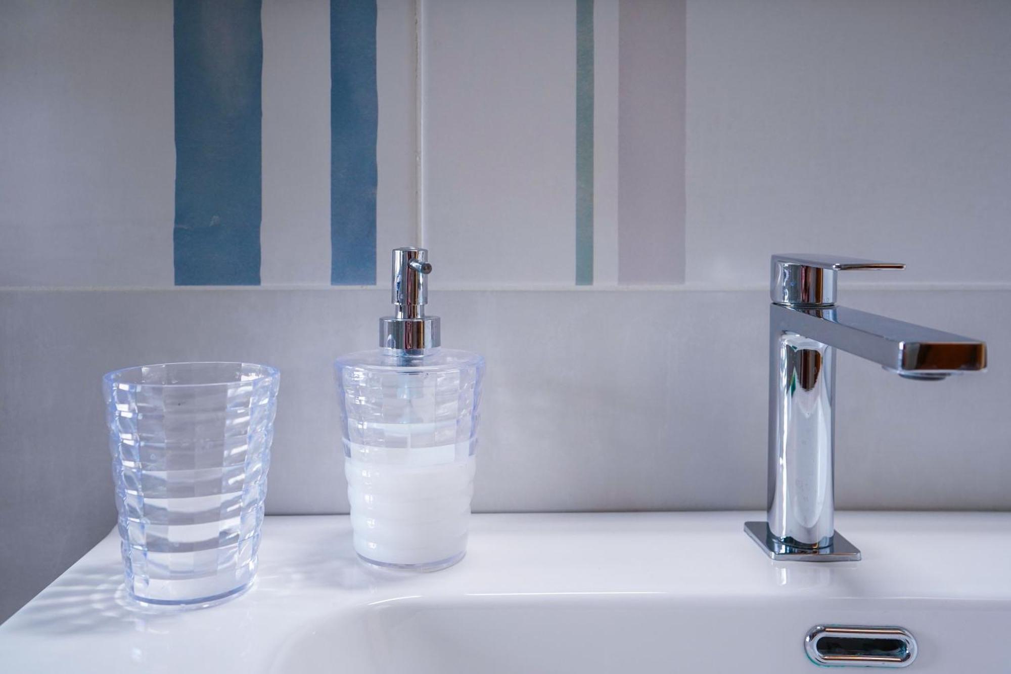 La Casa Di Azzurra Centro Citta Appartamento Fino A 4 Posti Letto E 2 Bagni Фоджиа Экстерьер фото